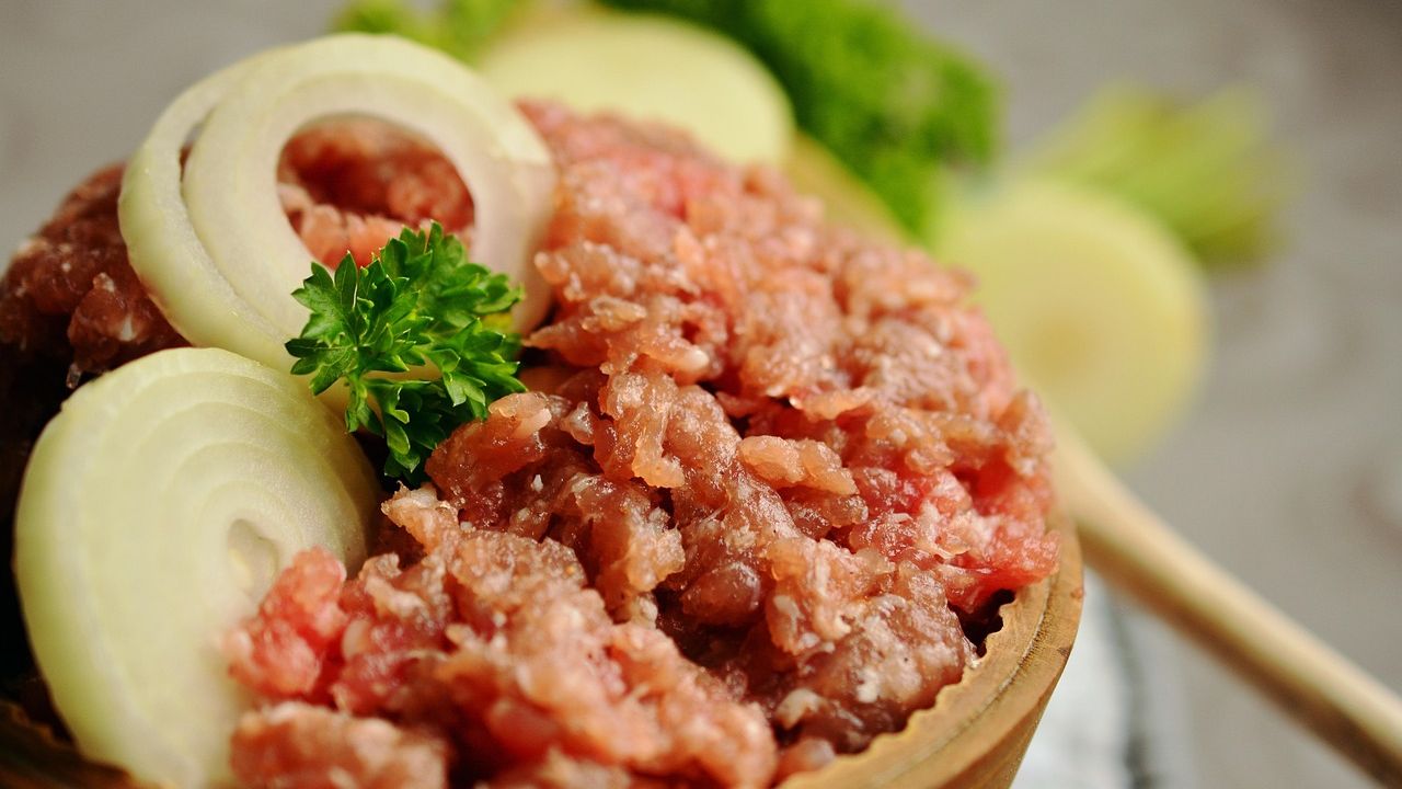 6 Food Safety Mistakes You Should Never Make Indoors (But Many Do)