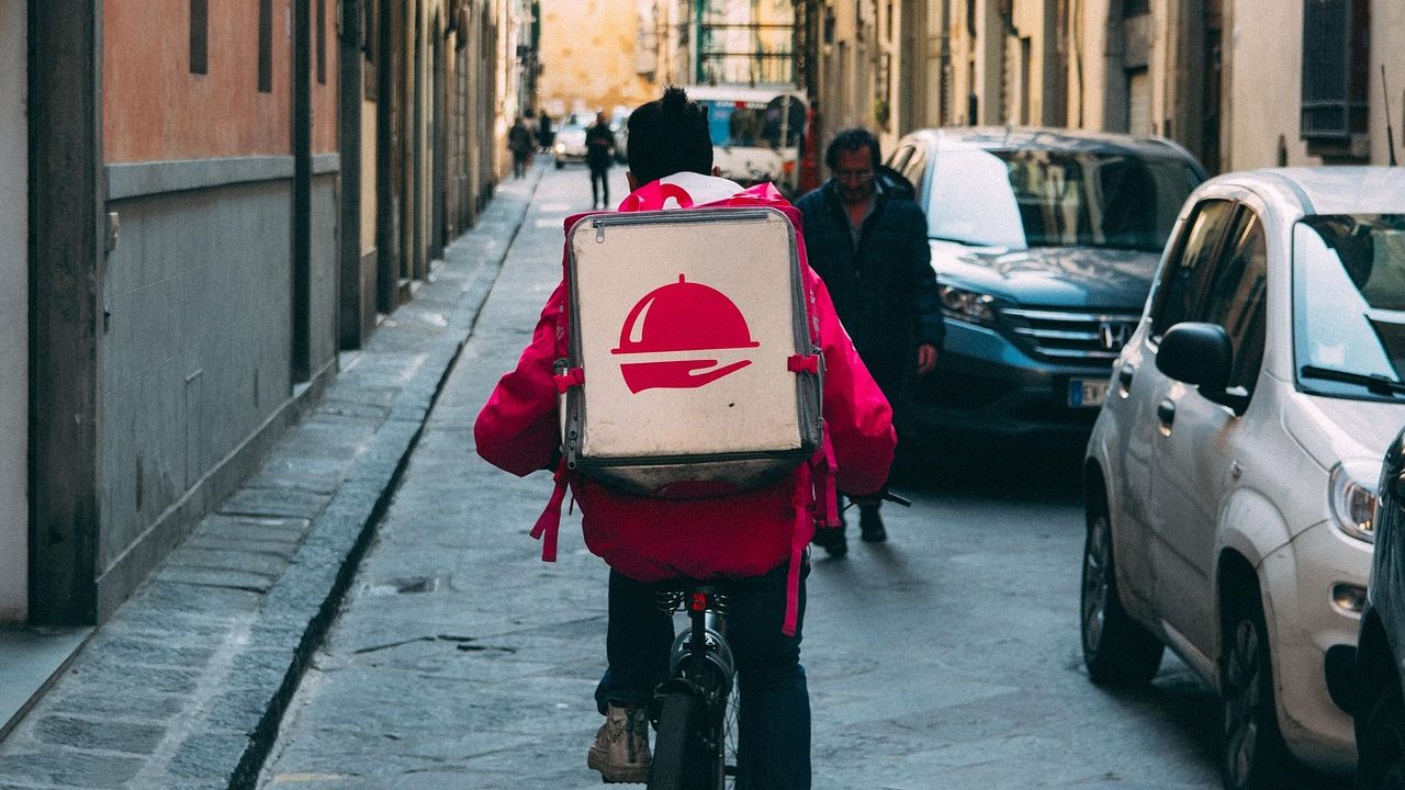 Americans Are Struggling With The Latest Pizza Delivery Tipping Trend