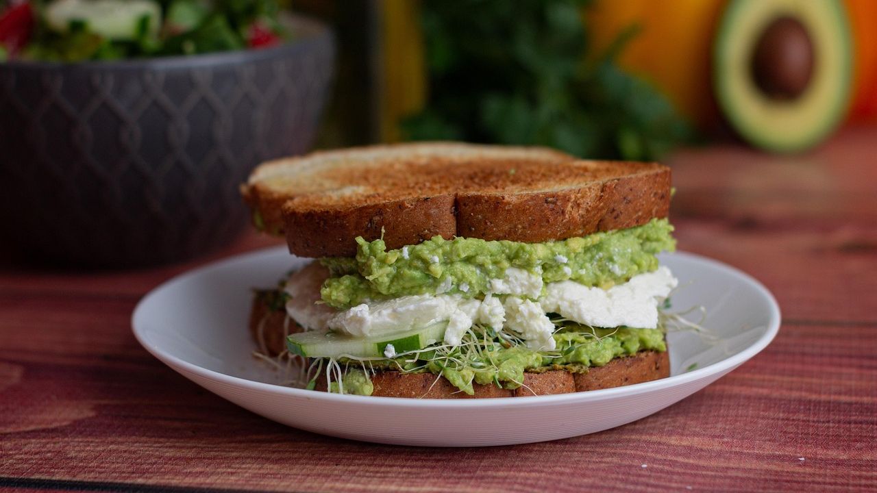 I Ate Avocado Every Day For A Week - Here's How It Affected Me