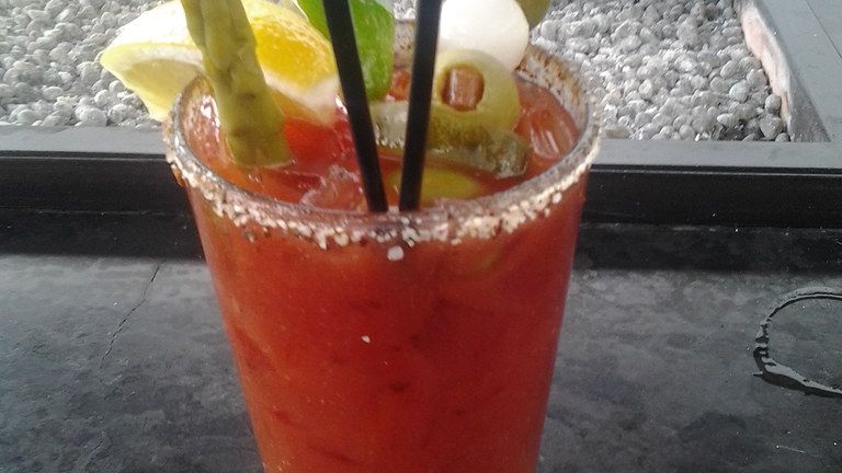 A Bartender With 15 Years' Experience Reveals 6 Drinks to Skip