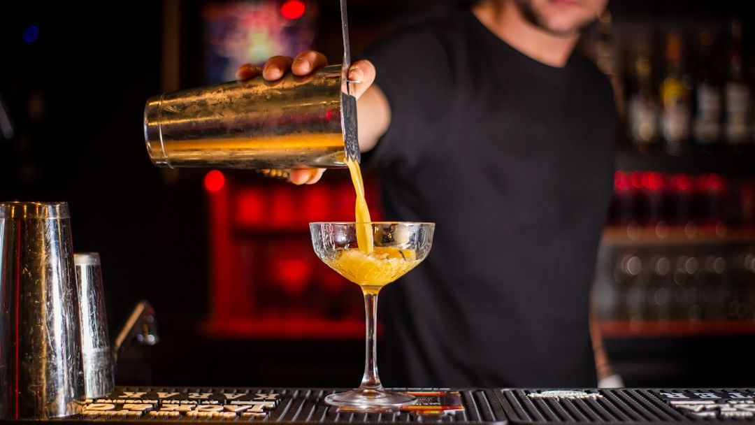 What Your Drink Order Instantly Signals to a Bartender About You