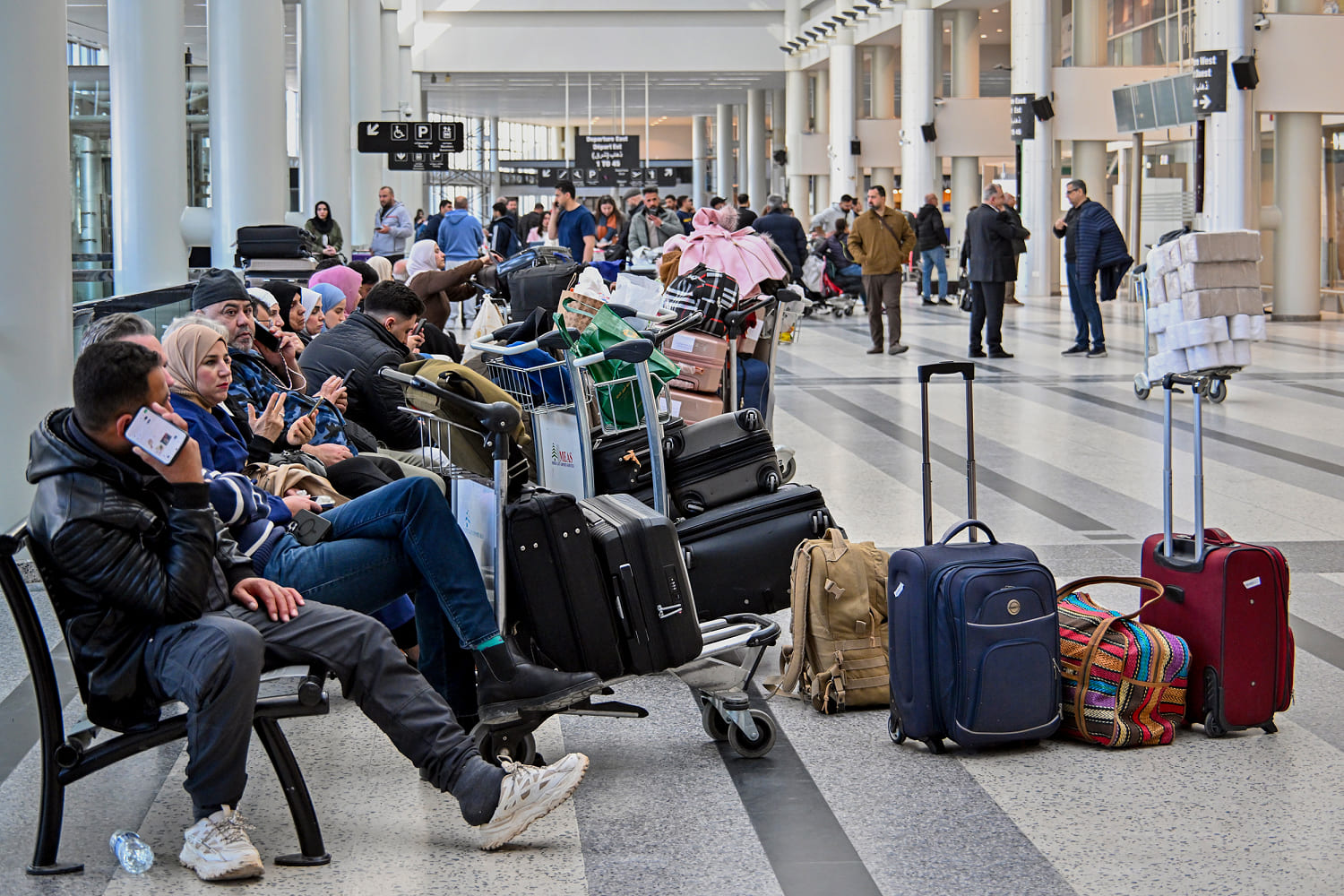 Trump administration under fire as thousands of Americans are stranded in war zone