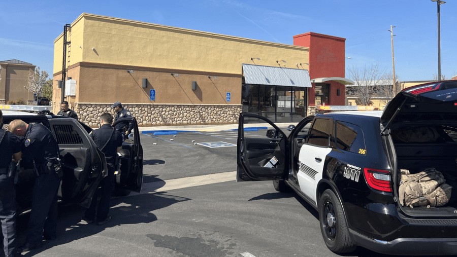 Man with make-believe weapons arrested after threatening officers in Visalia, police say