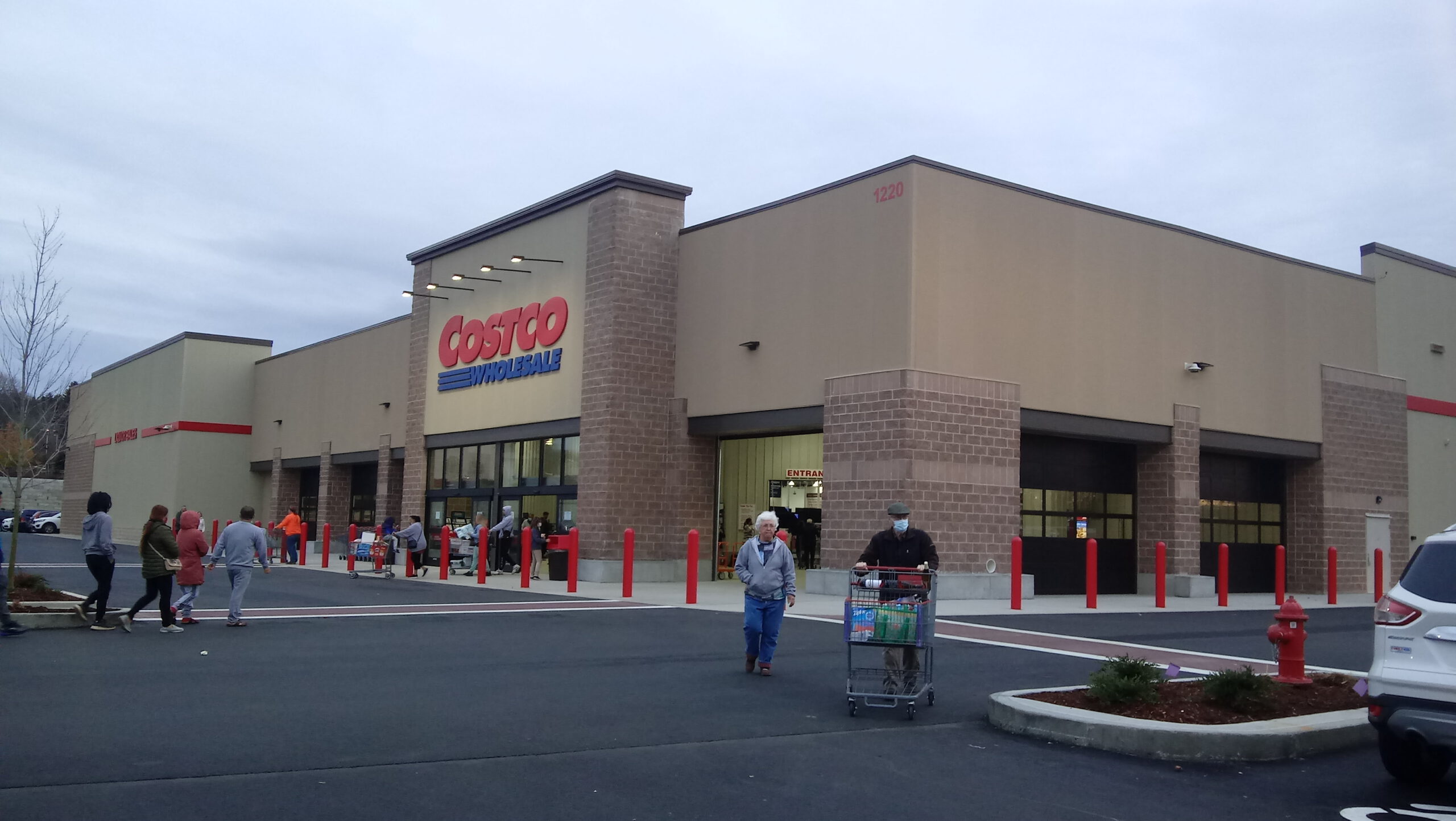 Costco Shoppers Are Debating a New Rule That Some Say Goes Too Far