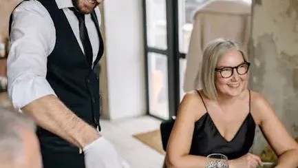 Fine-Dining Servers Say These 12 Red Flags Are Obvious Almost Immediately