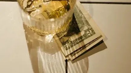 A Former Waiter Reveals 10 Signs Your Server Already Thinks You're a Bad Tipper