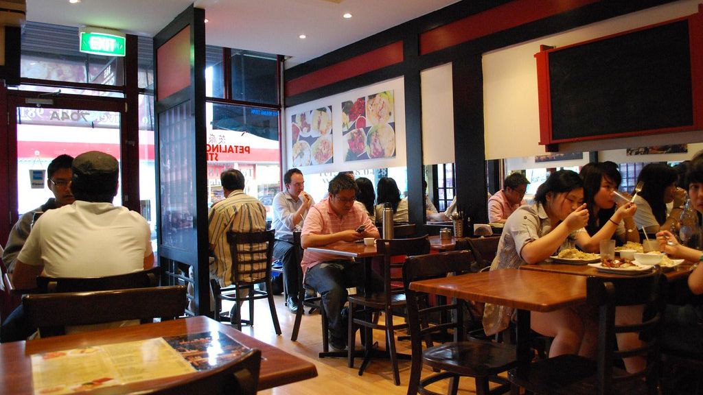 A Restaurant Server Reveals 8 Habits That Make Diners Instantly Likable