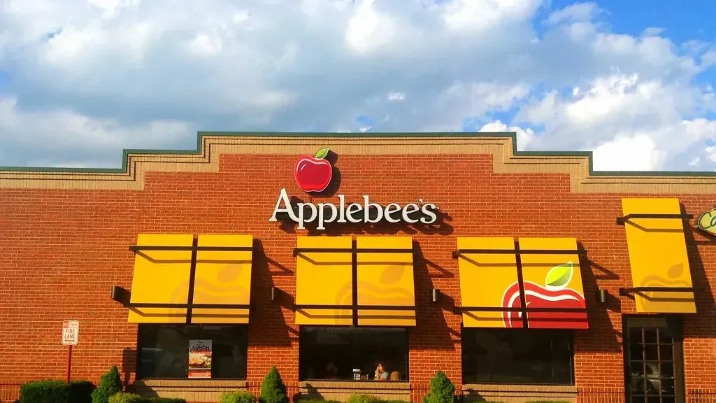 The No-Go List: 10 Restaurant Chains Diners Say Aren't Worth the Price