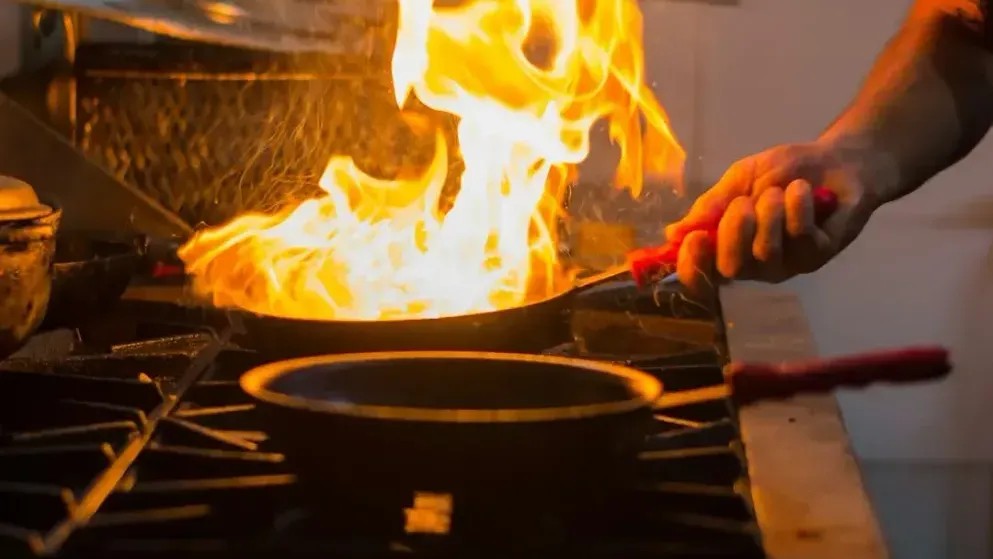 Chefs Warn: These 7 Popular Kitchen Hacks Are Actually Unsafe - Yet People Still Try Them