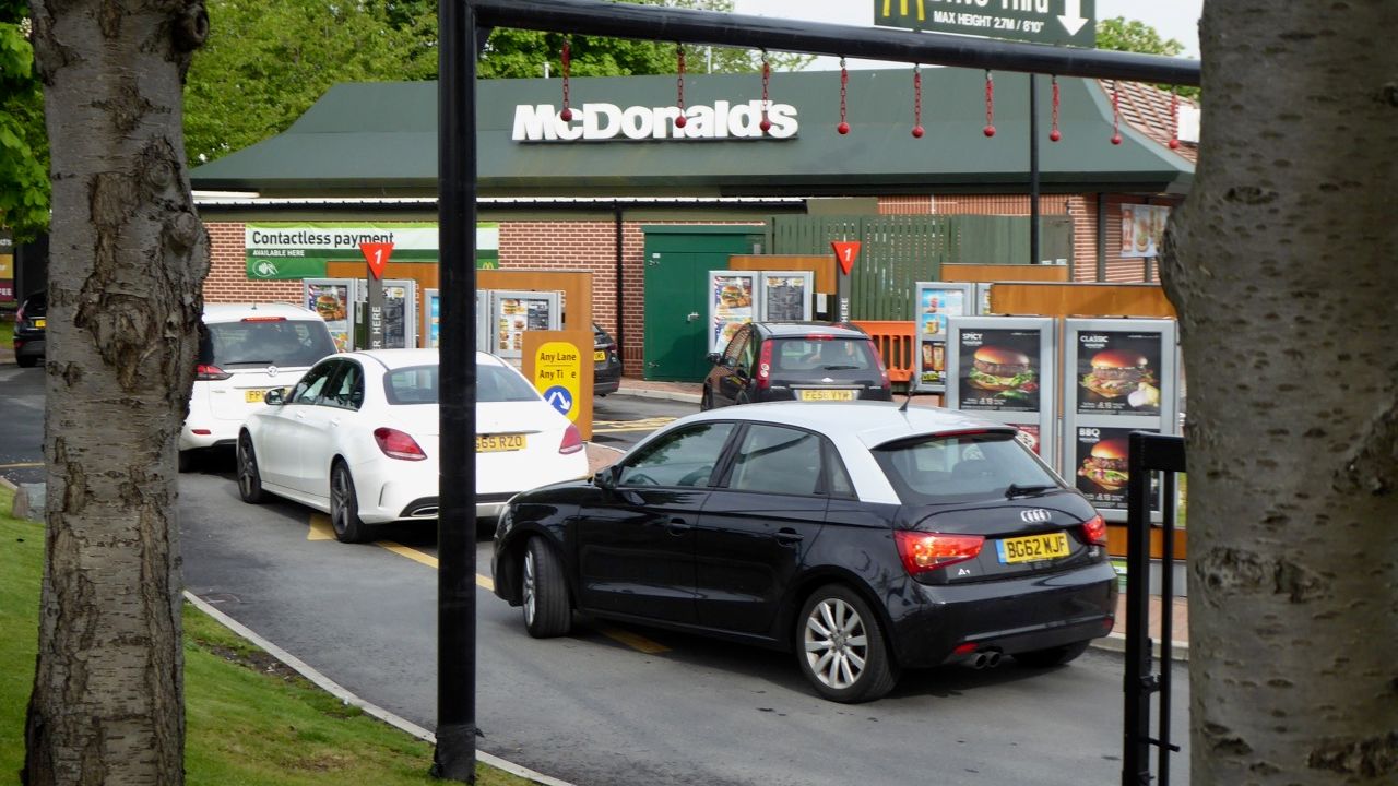 I'm a Fast-Food Manager: Here are 4 Things We Notice About You When You Pull Up to the Window