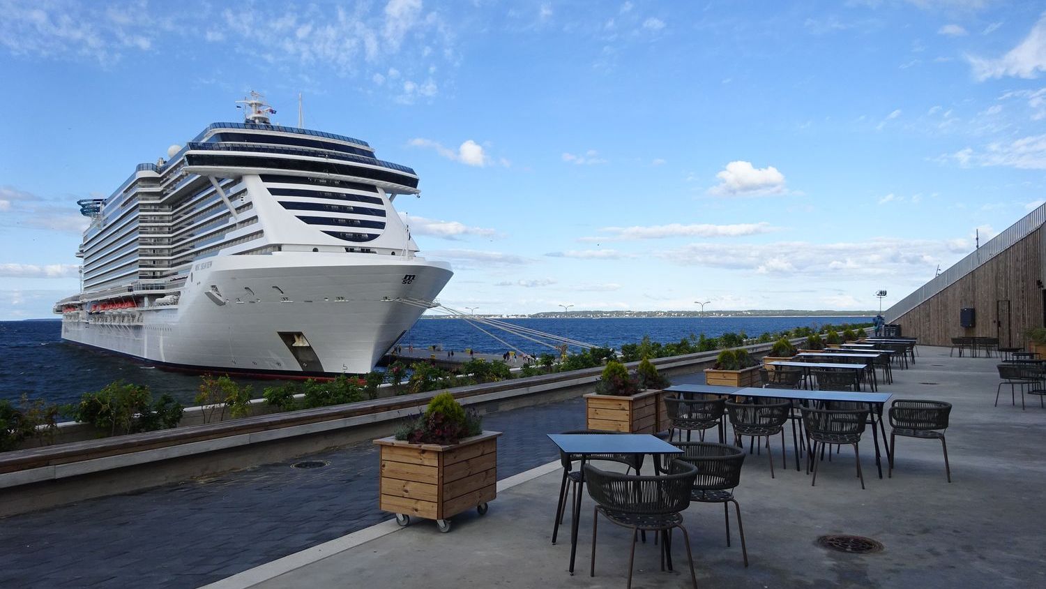 The Retirement "Skip List": 8 Tourist-Heavy Eateries Seniors Say Aren't Worth It