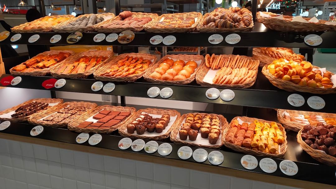 I'm a Bakery Manager: Here are 10 Red Flags I Notice About Customers Who Buy "Fresh" Bread