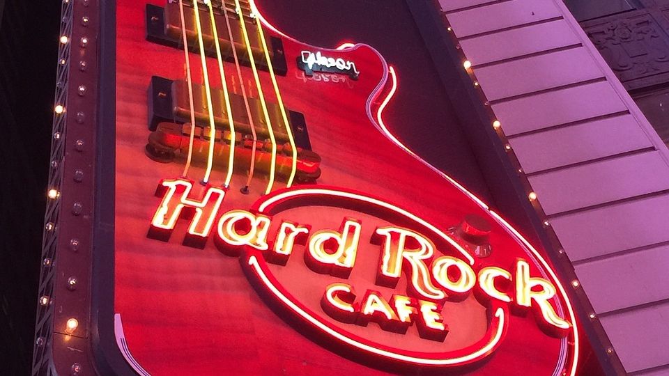 The Retirement "Avoid" List: 8 Tourist-Trap Restaurants Seniors Say Aren't Worth the Wait or Cost