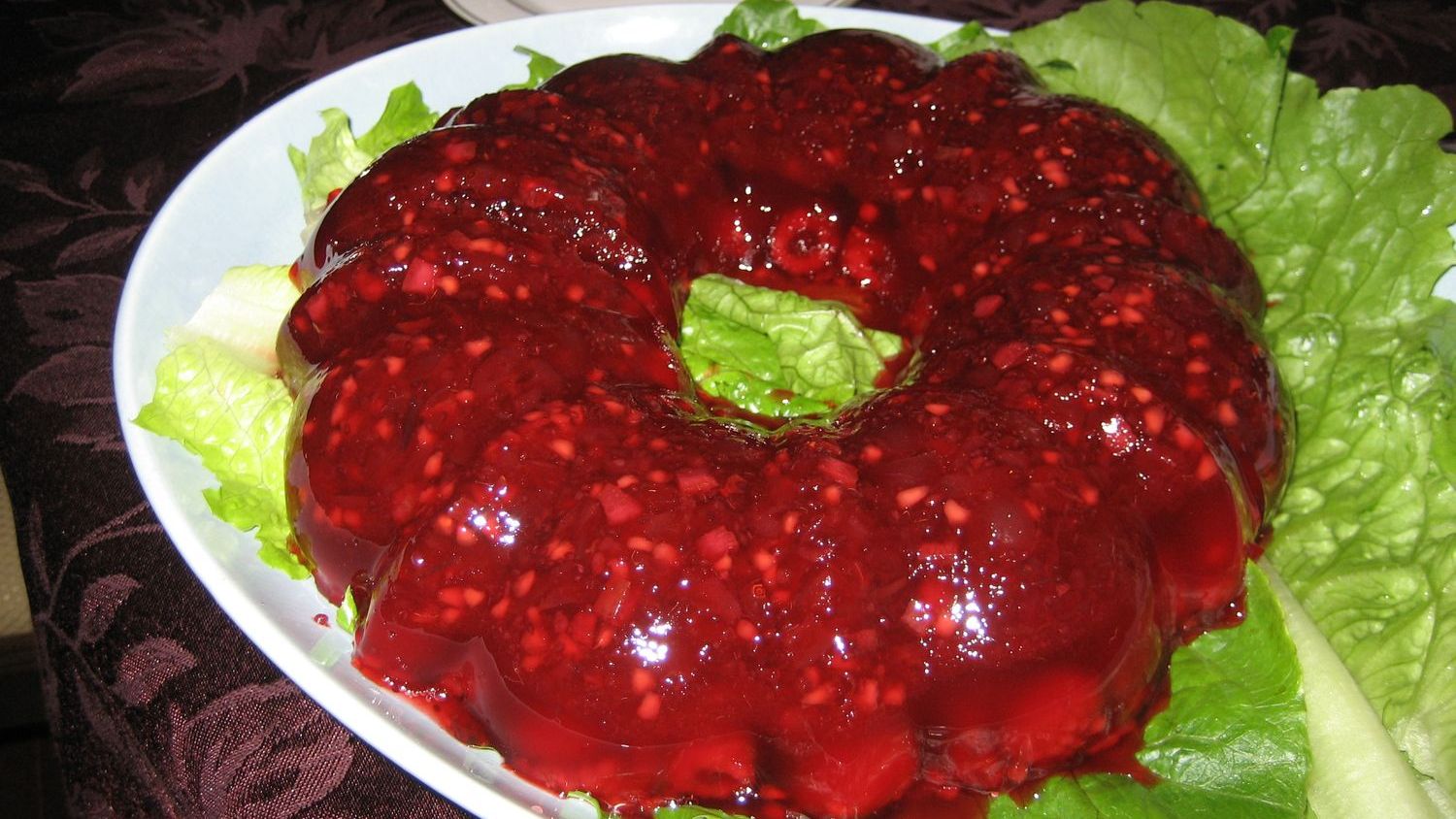 The 'Tupperware' Era: 10 Potluck Dishes Every Mom Made in 1985 (That Have Vanished)