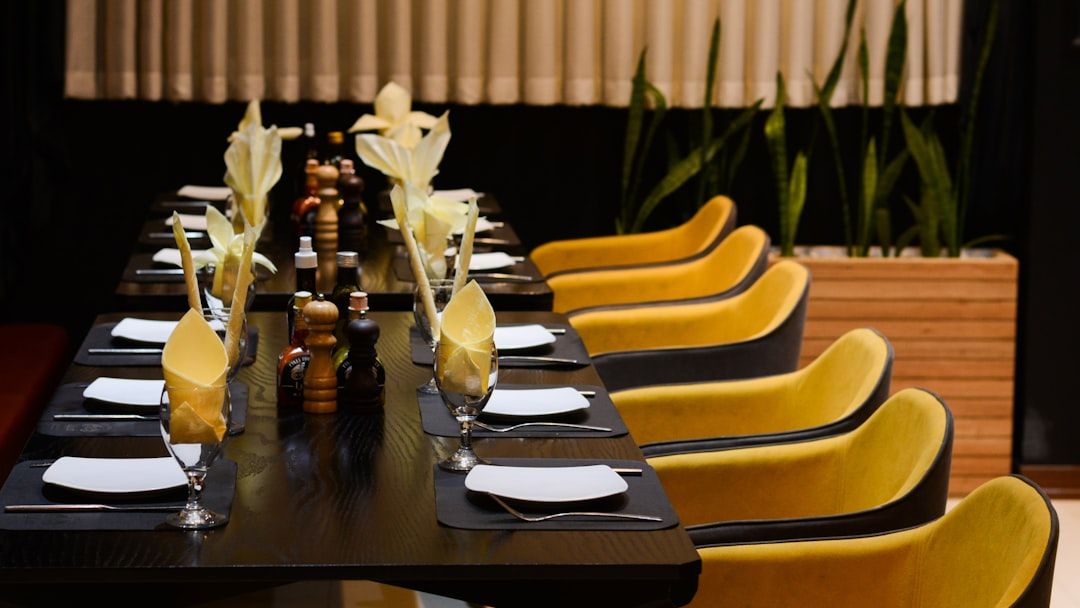 A Banquet Server Shares: 10 Ways We Know You're Planning to Tip Poorly Before You Even Sit Down