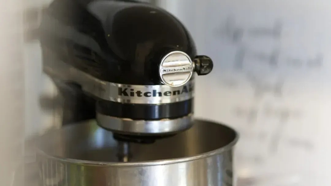 8 Vintage Kitchen Finds Worth Thousands That Collectors Are Eager to Get