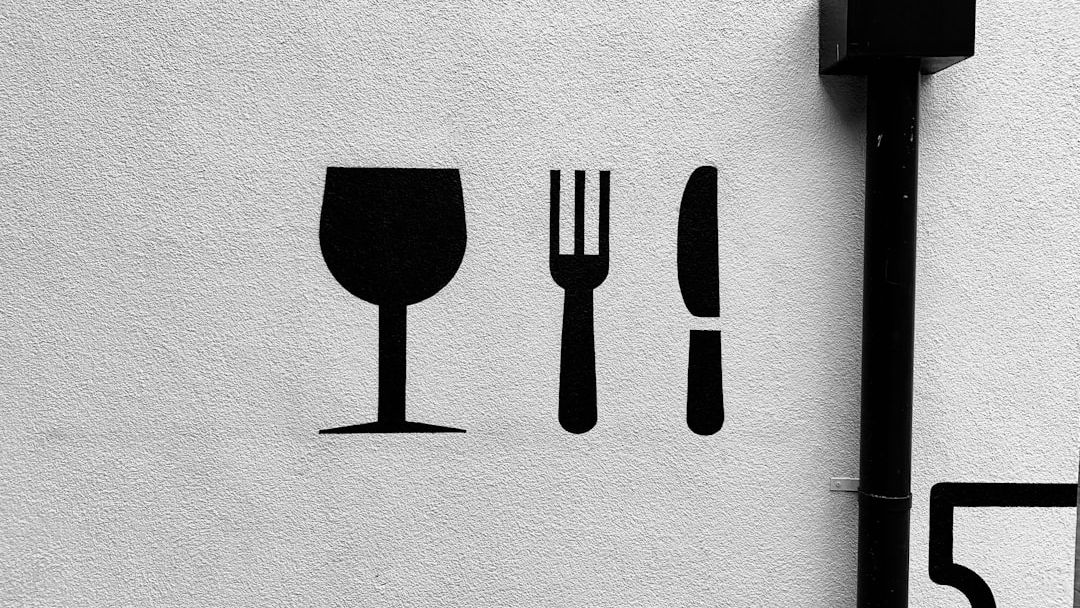 10 Dining Habits You Should Avoid at Restaurants, According to Industry Experts