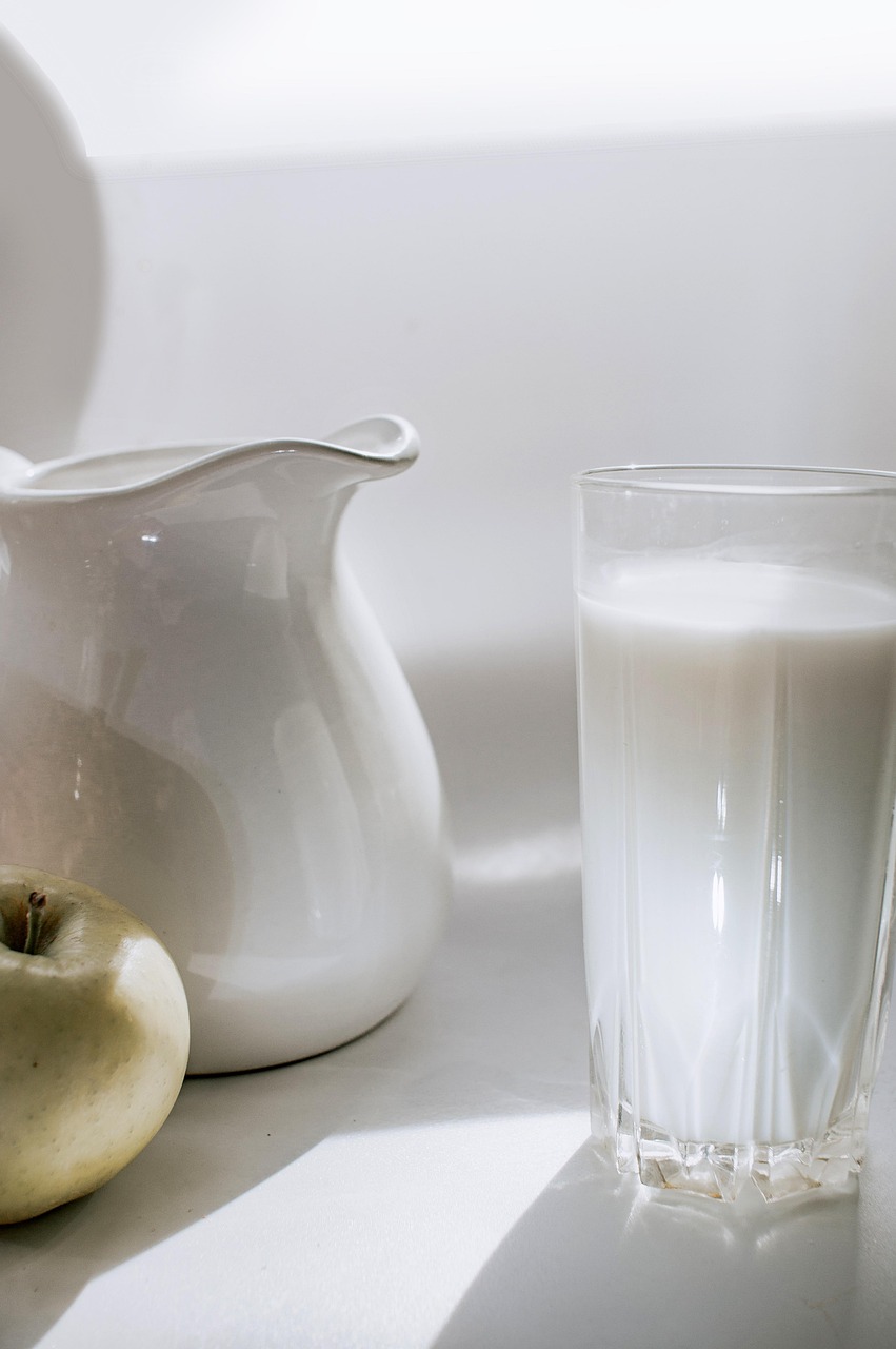 Milk recalled in Canada because of glass pieces