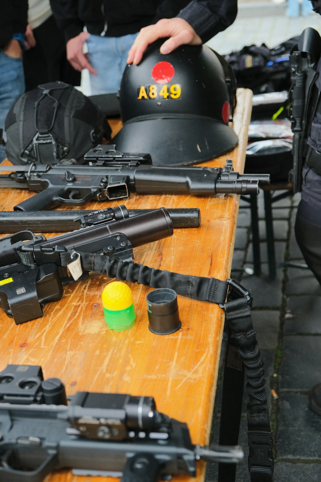 FBI raids gang base in West Englewood, seizing weapons cache, arresting two