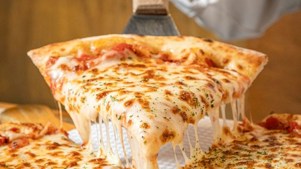 What Your Pizza Toppings Say About Your Personality, Say Servers