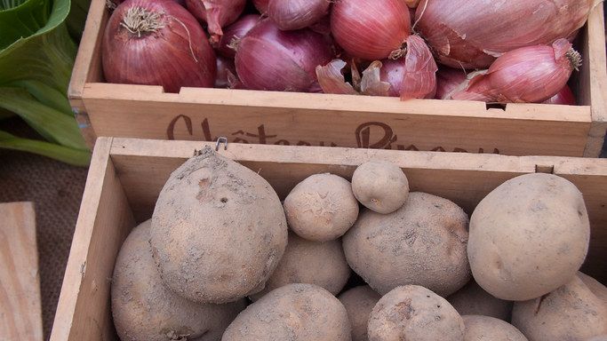Why You Should Never Store Your Onions and Potatoes in the Same Drawer