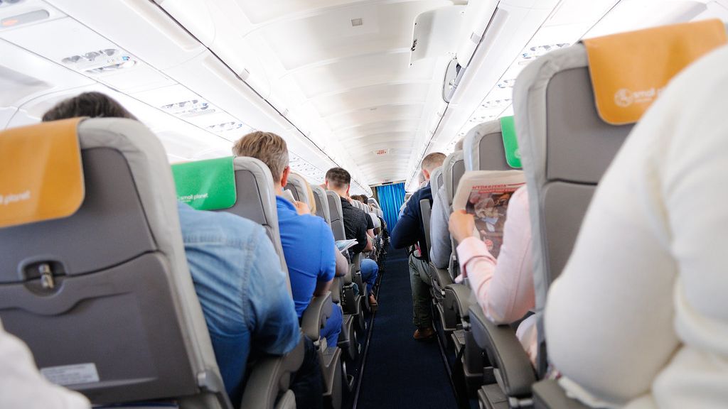 A Former Airline Pilot Reveals 8 Things You Should Never Do During Turbulence