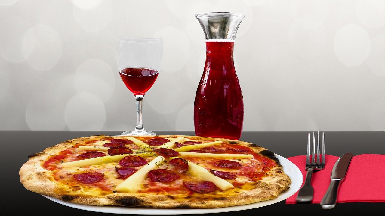 If You Remember These 5 Pizza Chains, You're Part of a Dying Breed of Diners