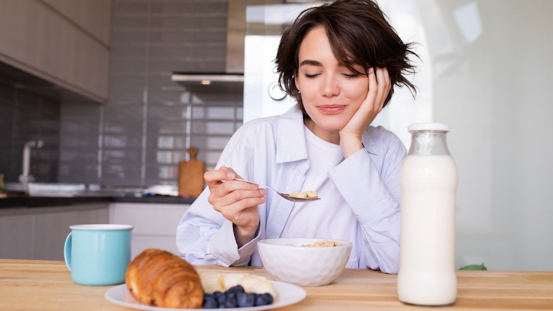 The "Anti-Anxiety" Grocery List: 7 Foods Proven to Lower Social Stress