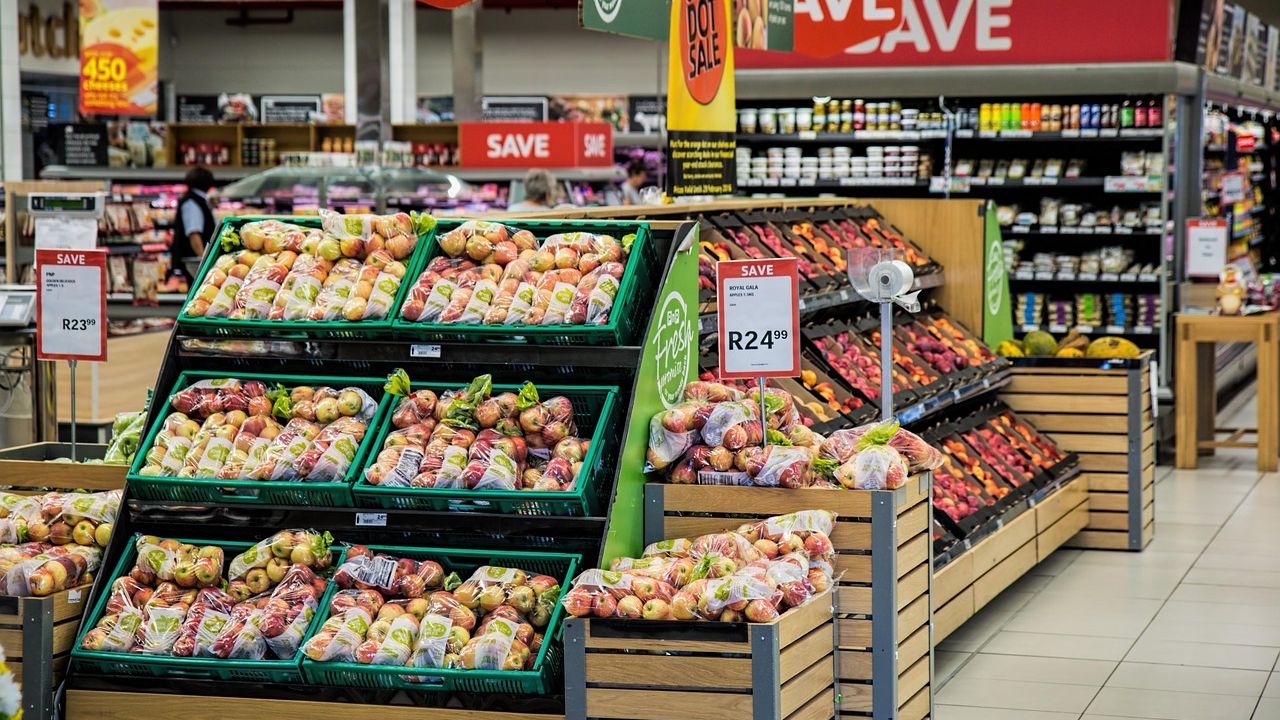The Rise of "Ghost Groceries": How Delivery Apps Are Changing the Quality of Your Produce