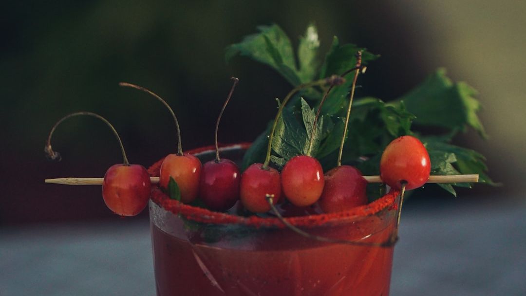 The Worst Foods to Eat During a Meteor Shower (And the 3 Best for Midnight Viewing)