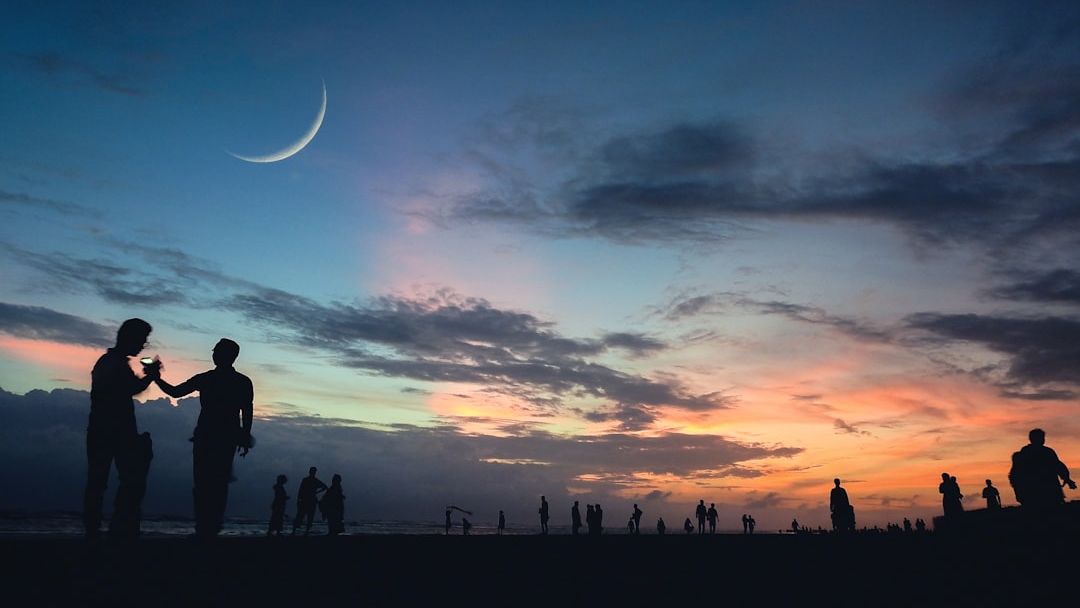 The "Moon-Cycle" Fast: Does Timing Your Meals with Lunar Phases Actually Work?