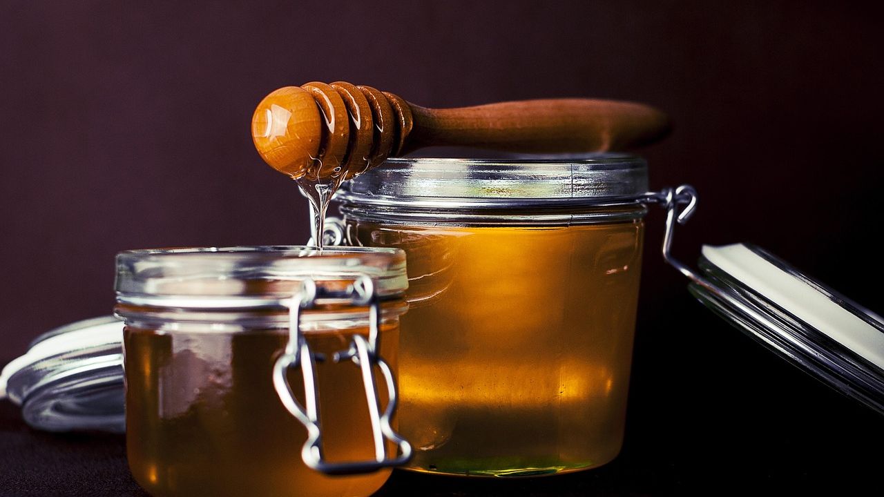 Manuka Honey Buying Guide: Every Rating on the Label Explained