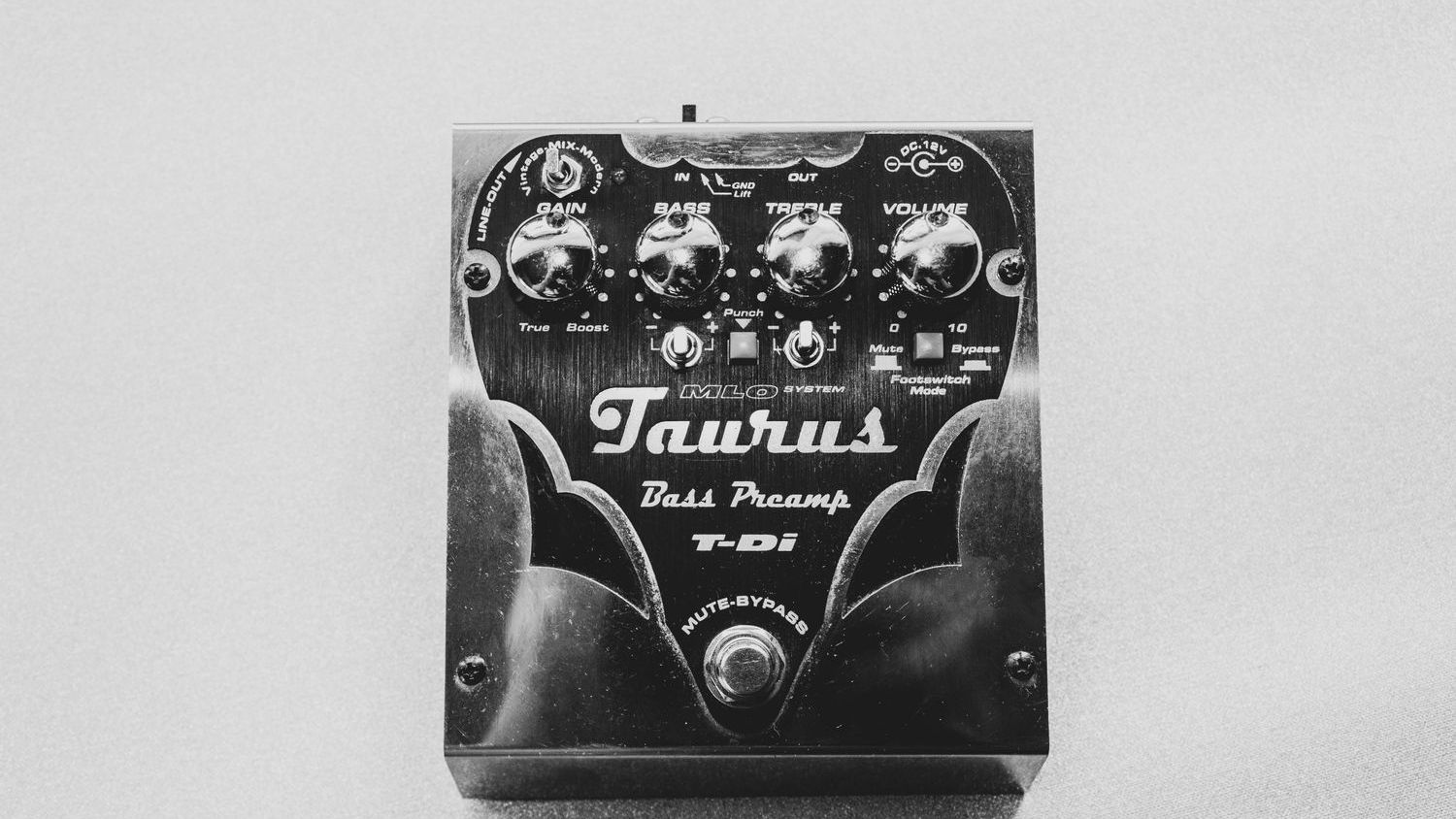 These 7 Taurus New Moon Rituals Are Sensual and Rewarding