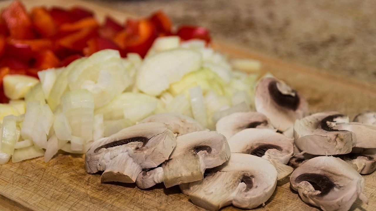 Why You Should Throw Away Your Plastic Cutting Board Immediately