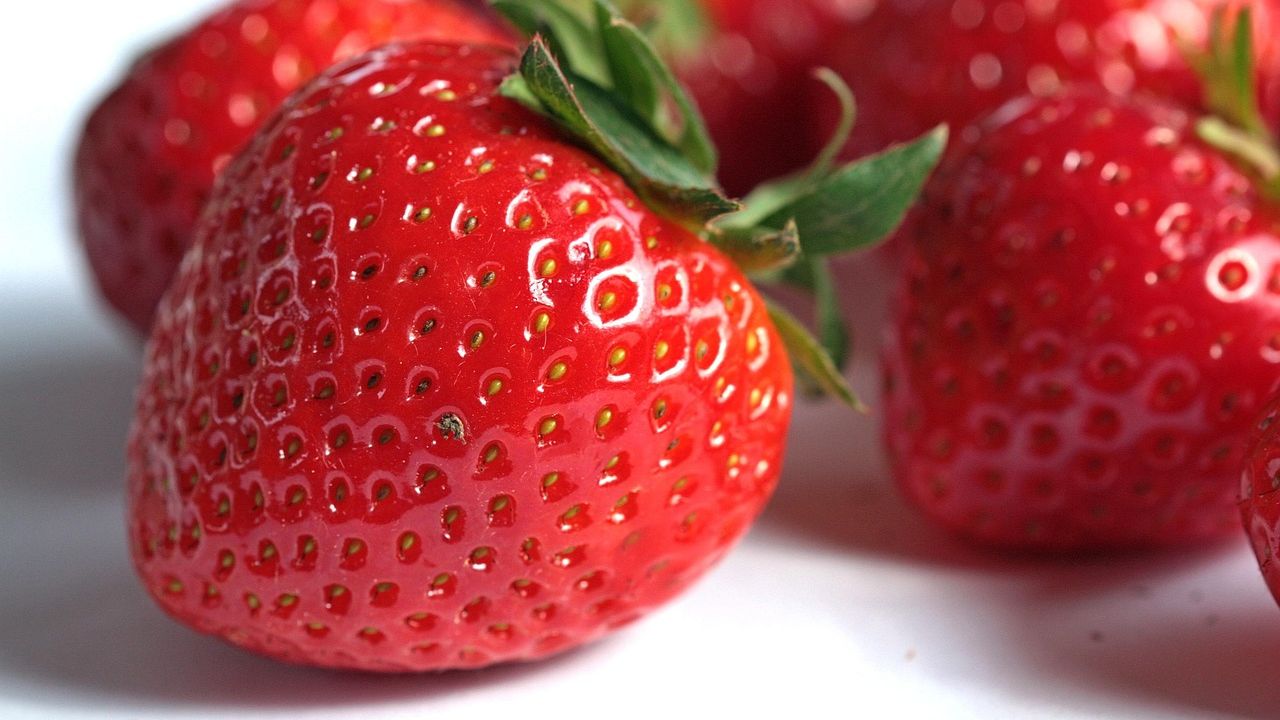 Scientists boost strawberry flavor and nutrition without changing growth