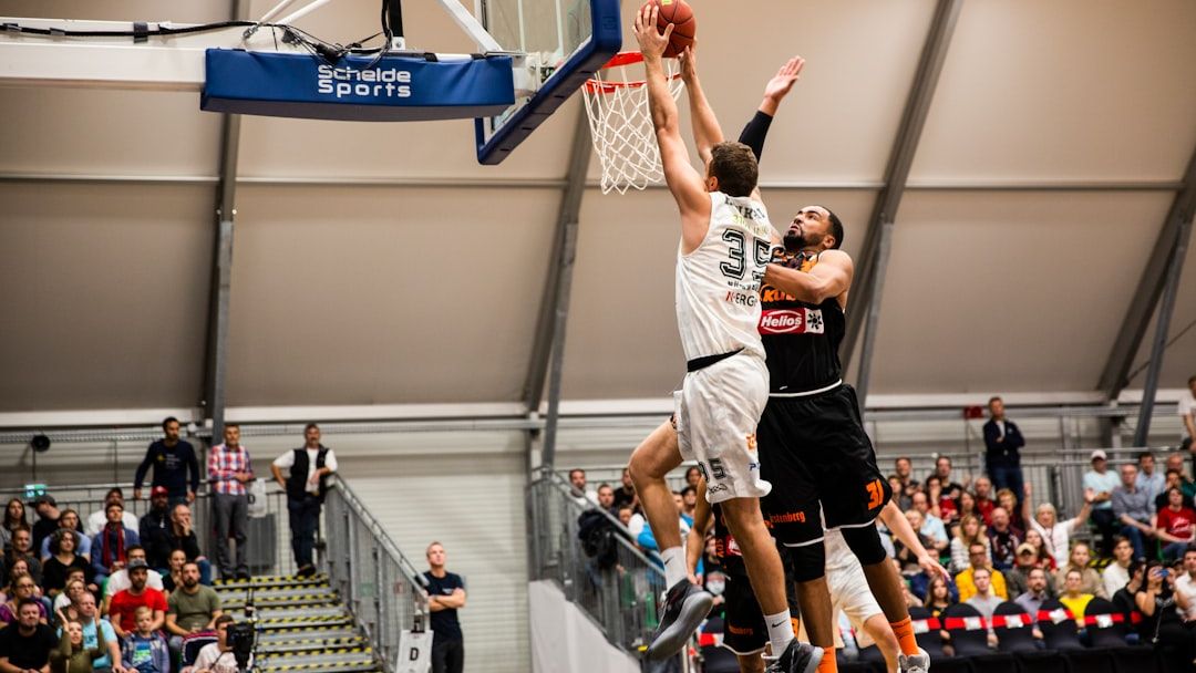 Jeremy Sochan, VJ Edgecombe get into fiery chirping match at end of tight Knicks-76ers Game 2