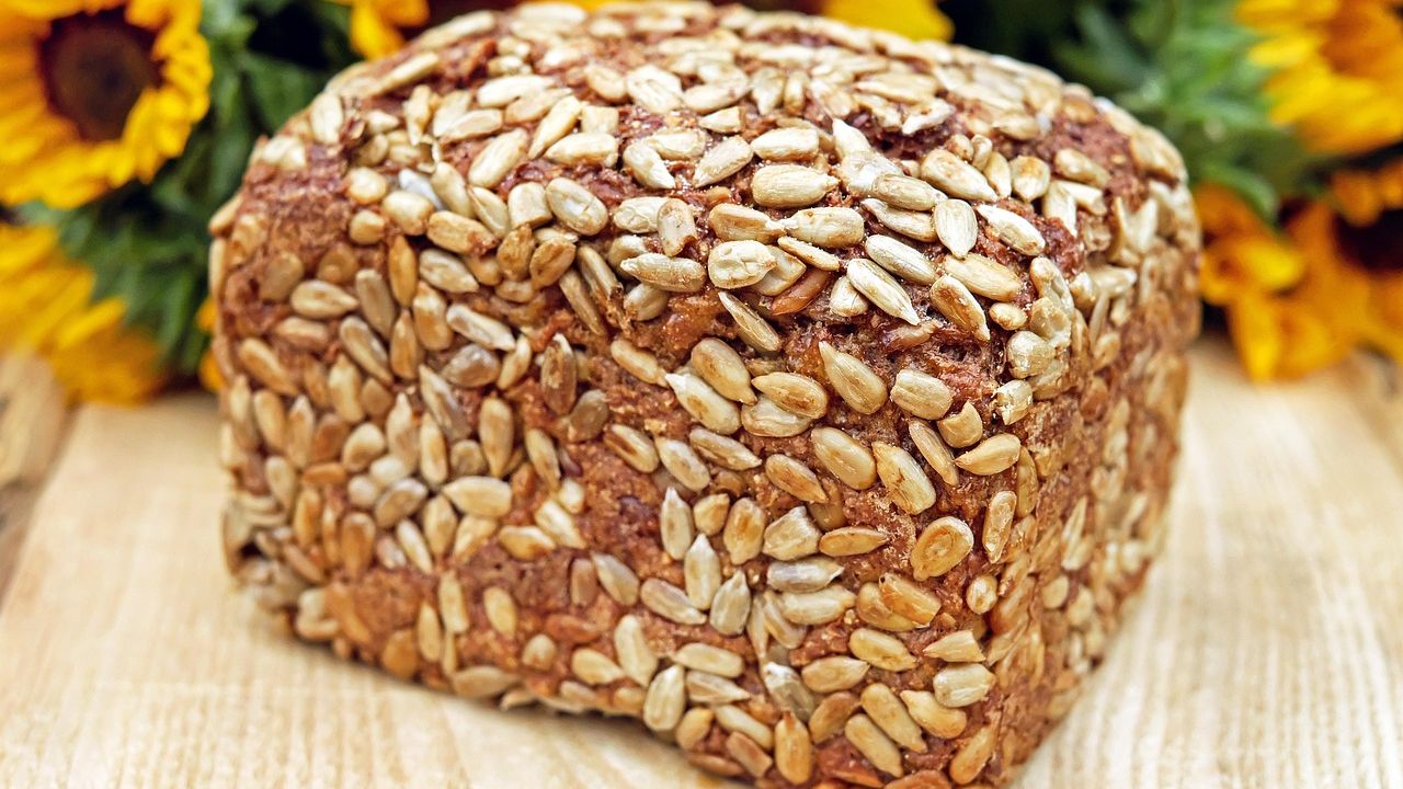 The Bread Aisle Lie: How to Spot "Fake" Whole Wheat at the Supermarket