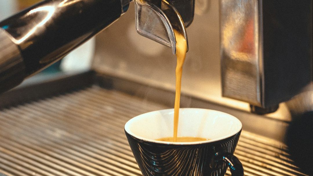 Why Diner Coffee Tastes Different: The 3 Secrets Behind the Professional Brew