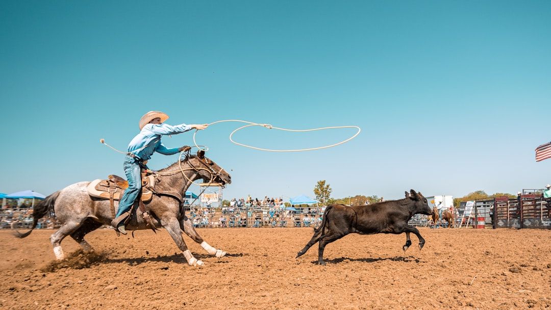 California dad accused of ‘stealing’ shirt from woman at rodeo divides the internet: ‘U snooze u lose’