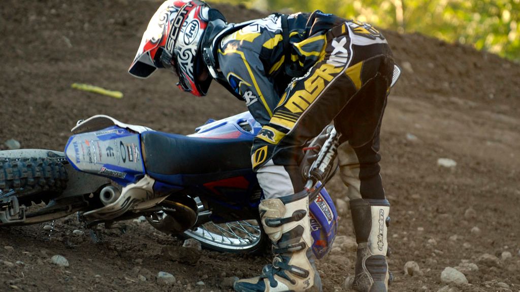 Santa Clarita deputy hospitalized in crash involving 2 teens on dirt bikes