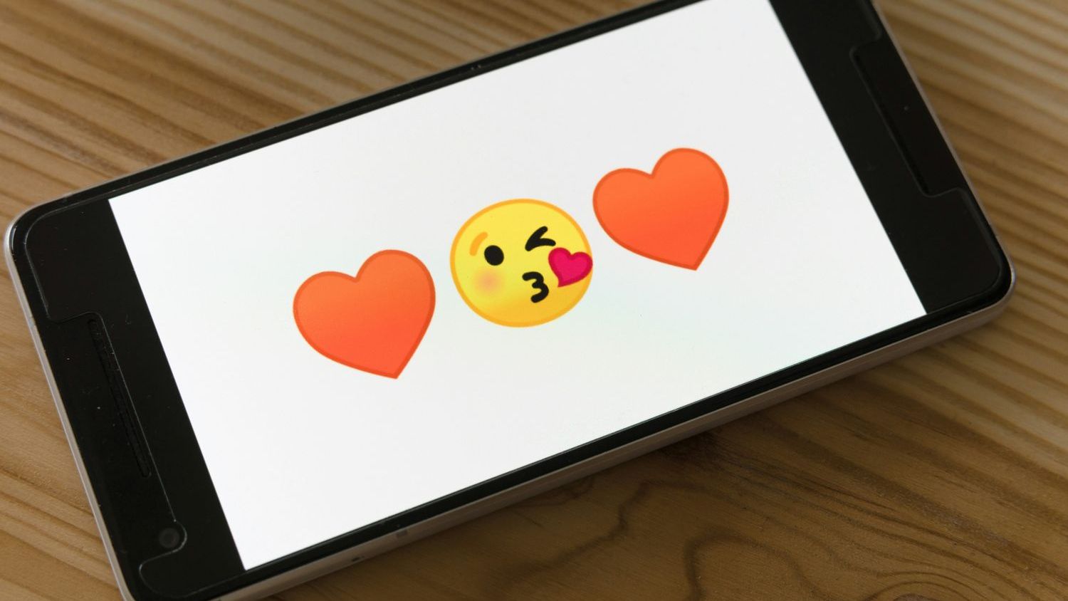 Why Online Dating Conversations Start Strong but Quickly Fade Away