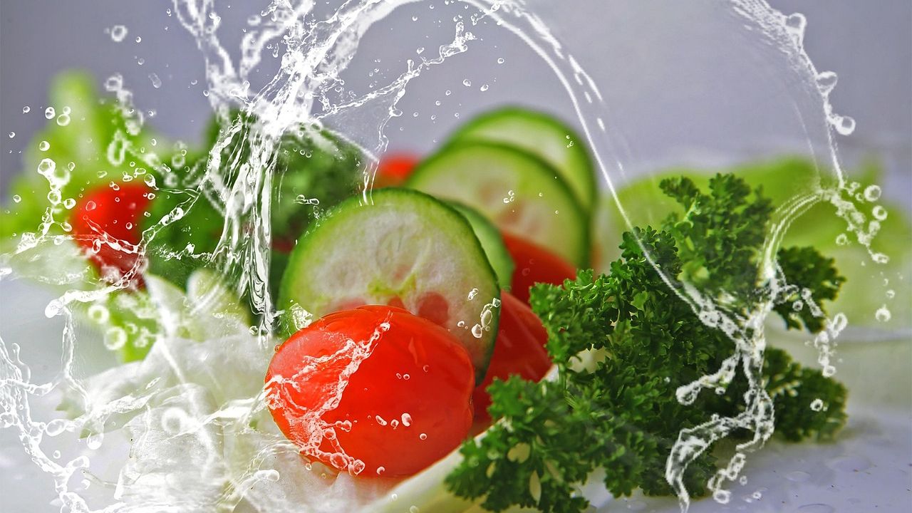The Healthiest Salad Greens: Why Iceberg Isn't the Only One You Should Avoid
