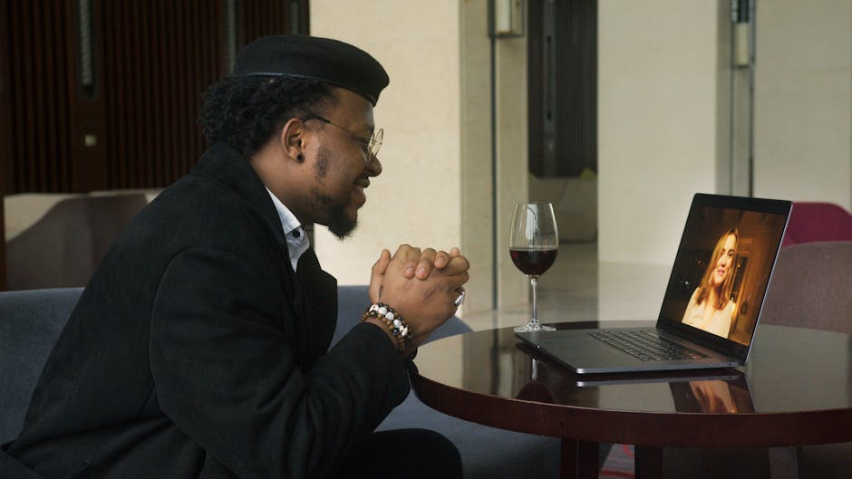 Why Online Dating Conversations Start Strong but Quickly Fade Away